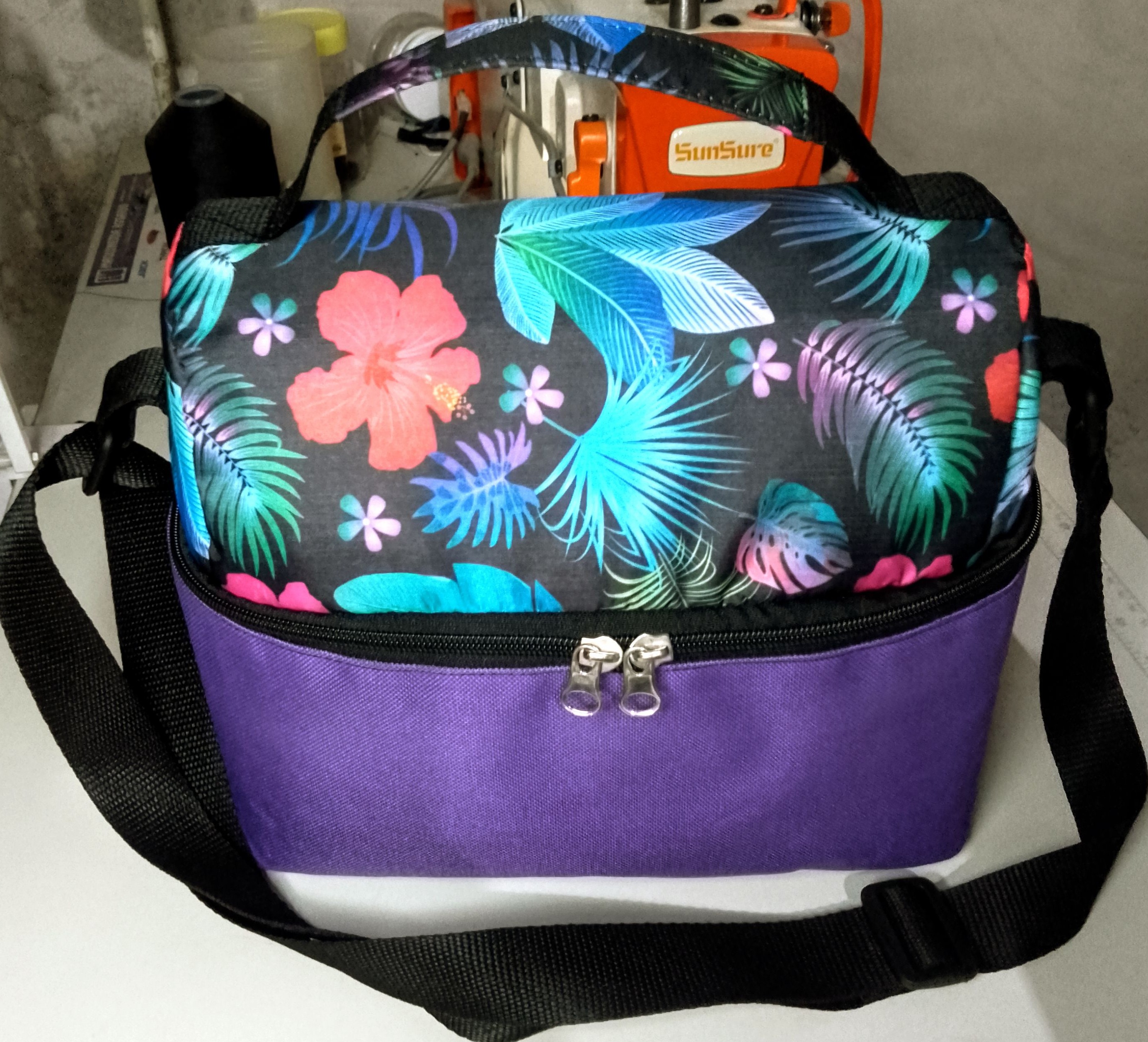 lonchera gris club c